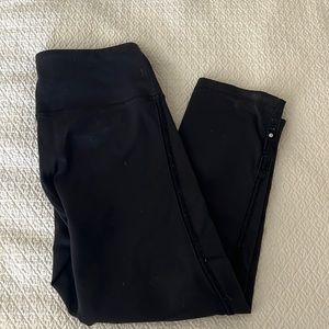 Lululemon Women’s Cropped Black Leggings, Velvet piping, Size 6